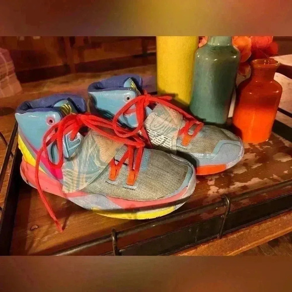 NIKE Kyrie 6 GS ‘Pool’, size 6 women’s, size 4-4.5 big girls - Picture 4 of 10